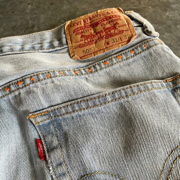 Vintage Levi's 505 Regular Fit Embroidered Denim Jeans 31x32 (31x31) Light Wash - Picture 4 of 16